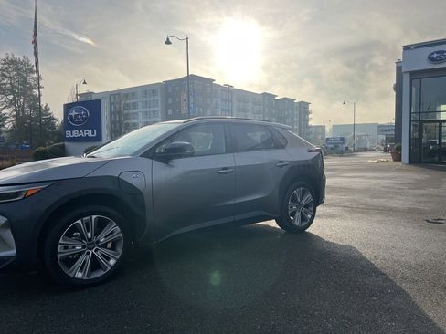 Used 2023 Subaru Solterra Limited image 3