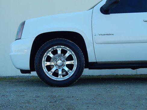 Used 2008 GMC Yukon SLE w/ Convenience Package image 9