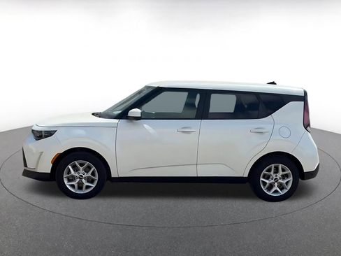 Used 2025 Kia Soul LX w/ LX Technology Package image 9