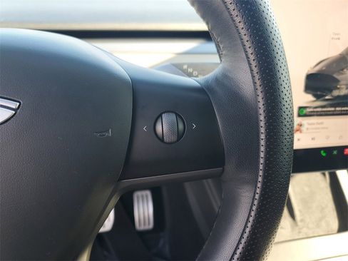 Used 2023 Tesla Model Y Performance image 24