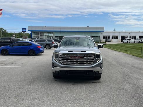 Used 2025 GMC Sierra 1500 SLT AWD/4WD image 9