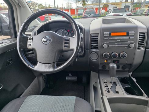 Used 2004 Nissan Titan SE image 11