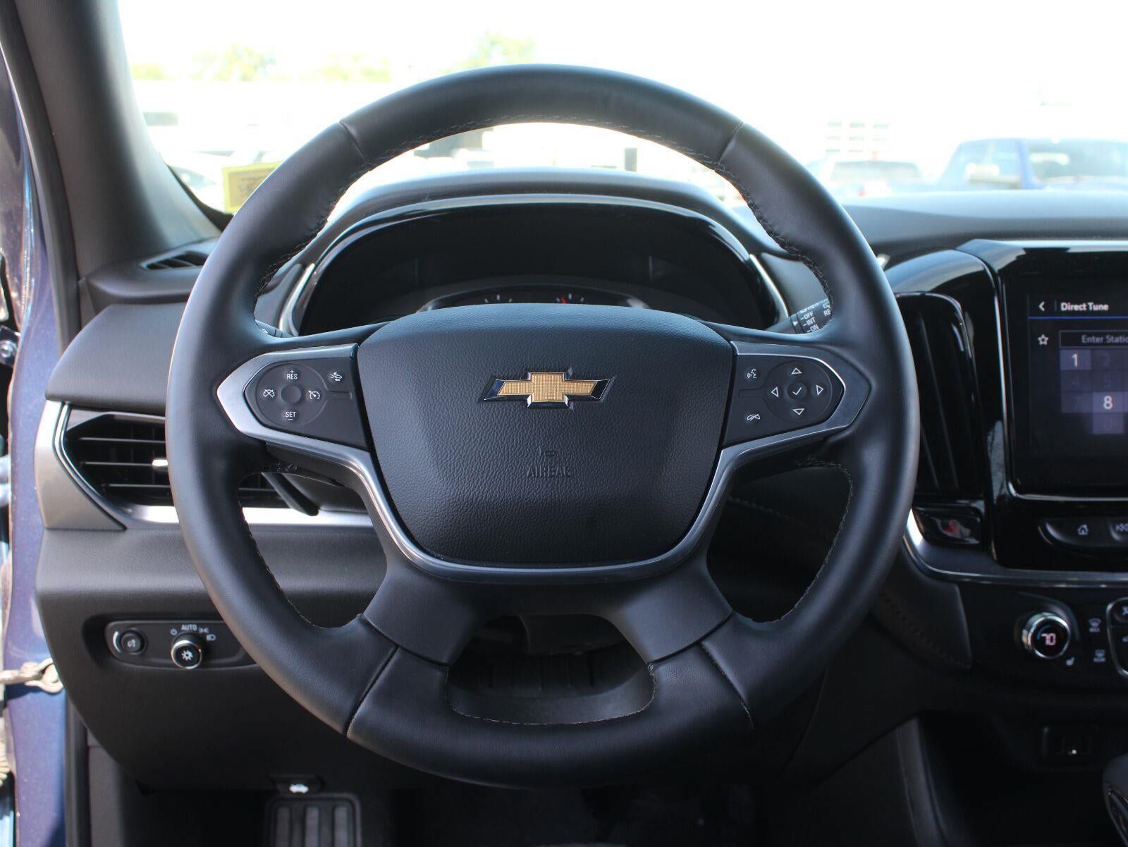 Used 2023 Chevrolet Traverse LT w/ Rear Camera Mirror Package AWD/4WD image 10