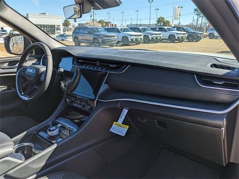 New 2025 Jeep Grand Cherokee Altitude image 39