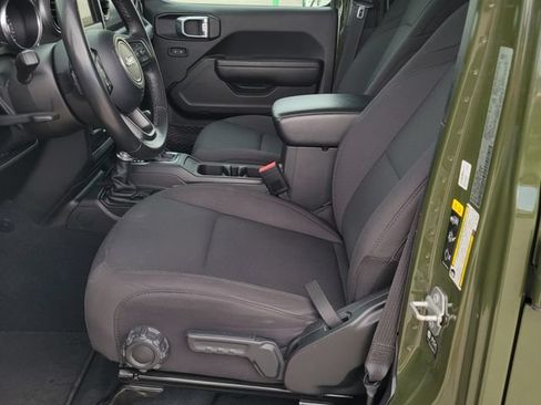 Used 2022 Jeep Gladiator Sport AWD/4WD image 9