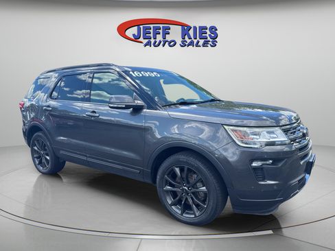 Used 2019 Ford Explorer XLT w/ Equipment Group 202A AWD/4WD image 3