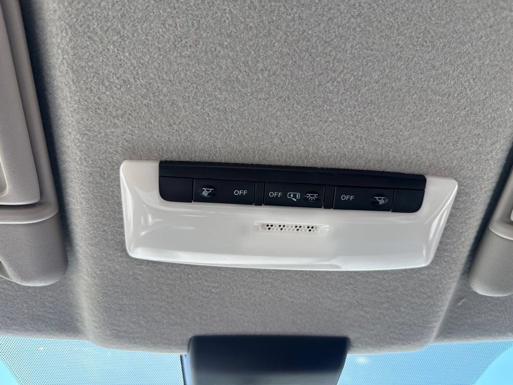 Used 2020 Nissan Kicks SV FWD image 11
