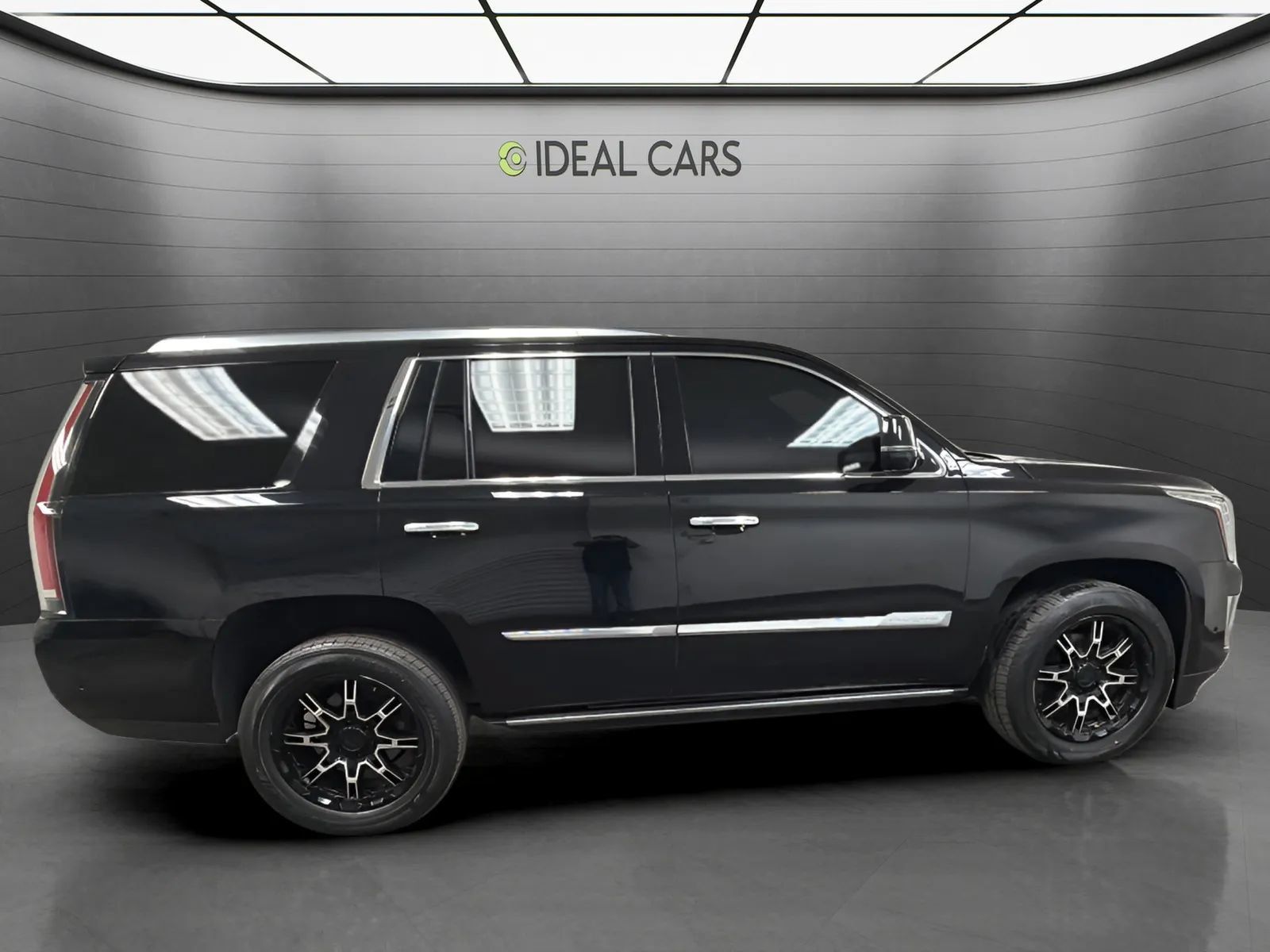 Used 2019 Cadillac Escalade Platinum RWD image 4