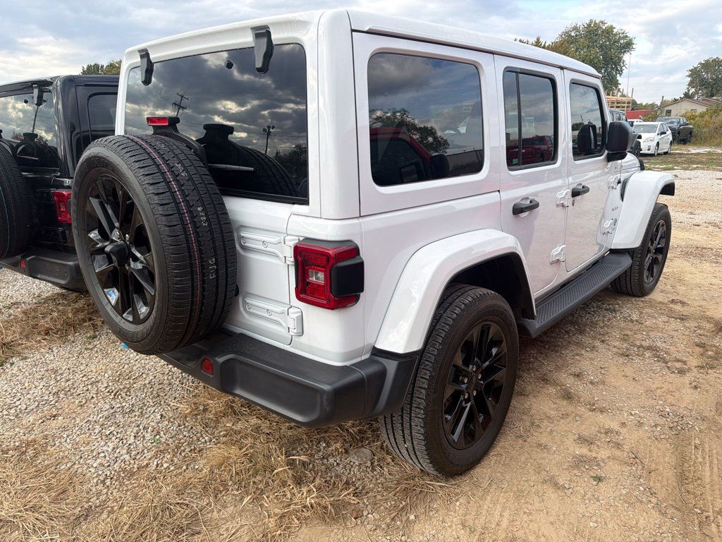 Used 2022 Jeep Wrangler Unlimited Sahara w/ Cold Weather Group AWD/4WD image 5