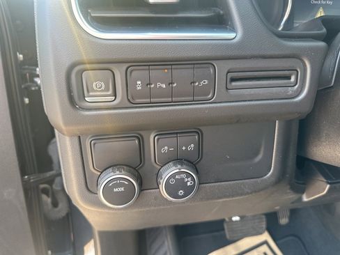 Used 2021 Chevrolet Suburban LT image 18