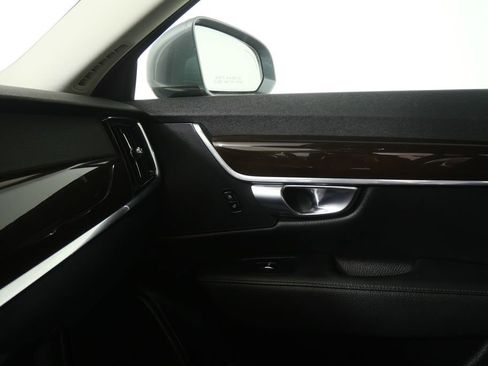 Used 2018 Volvo S90 T5 Momentum w/ Convenience Package image 15