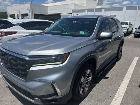 Used 2024 Honda Pilot EX-L image 3