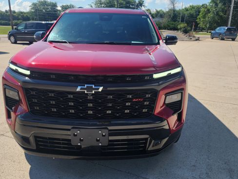 Used 2024 Chevrolet Traverse RS AWD/4WD image 2
