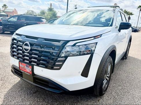 New 2026 Nissan Pathfinder SV image 2