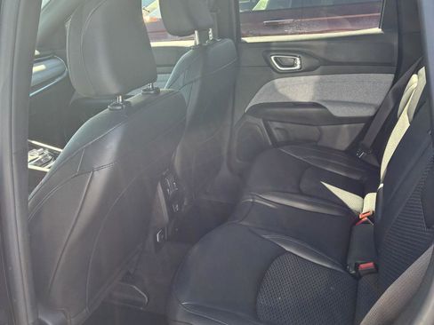 Used 2025 Jeep Compass Latitude image 11