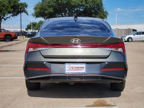 Used 2024 Hyundai Elantra SEL w/ Convenience Package FWD image 5