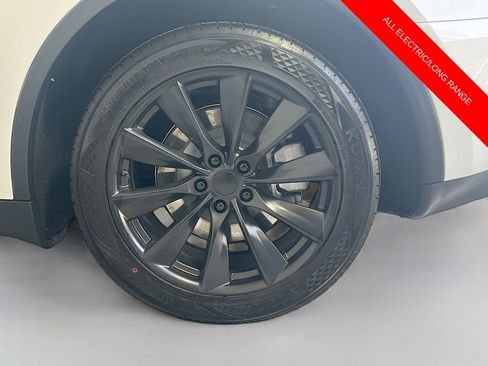 Used 2023 Tesla Model Y Long Range AWD/4WD image 30