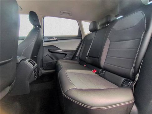 Used 2024 Volkswagen Taos SE FWD image 16