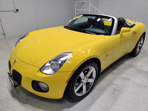 Used 2008 Pontiac Solstice GXP w/ Premium Package RWD image 15