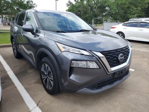 Used 2023 Nissan Rogue SV image 3