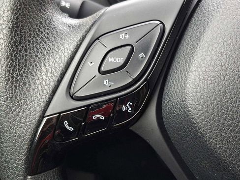 Used 2020 Toyota C-HR LE FWD image 20
