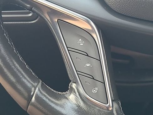 Used 2022 Cadillac XT5 Luxury w/ LPO, Floor Liner Package AWD/4WD image 18