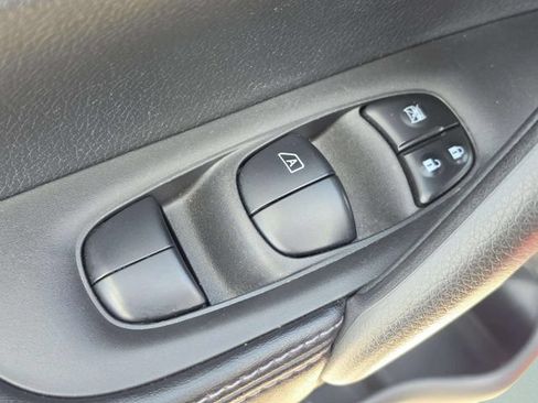 Used 2022 Nissan Rogue Sport SV w/ Technology Package FWD image 32