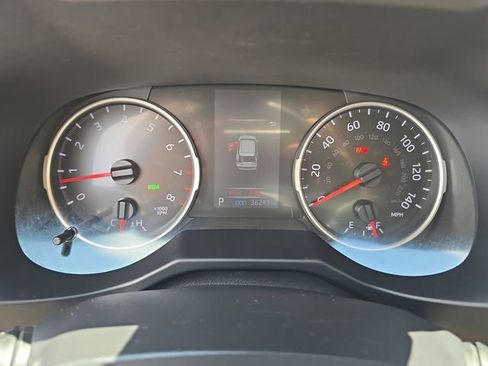 Used 2020 Toyota RAV4 XLE w/ Convenience Package FWD image 28