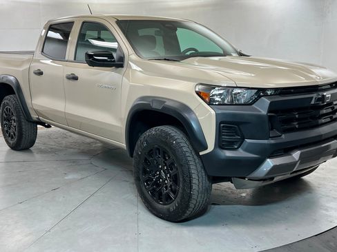Used 2024 Chevrolet Colorado Trail Boss w/ Technology Package AWD/4WD image 8
