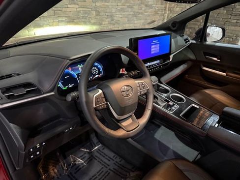 Used 2025 Toyota Sienna XSE w/ XSE Plus Package AWD/4WD image 13