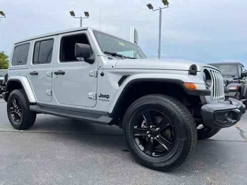 Used 2022 Jeep Wrangler Unlimited Sahara AWD/4WD image 49