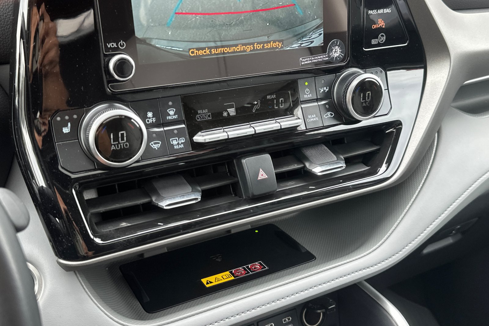 Used 2025 Toyota Highlander XLE AWD/4WD image 29