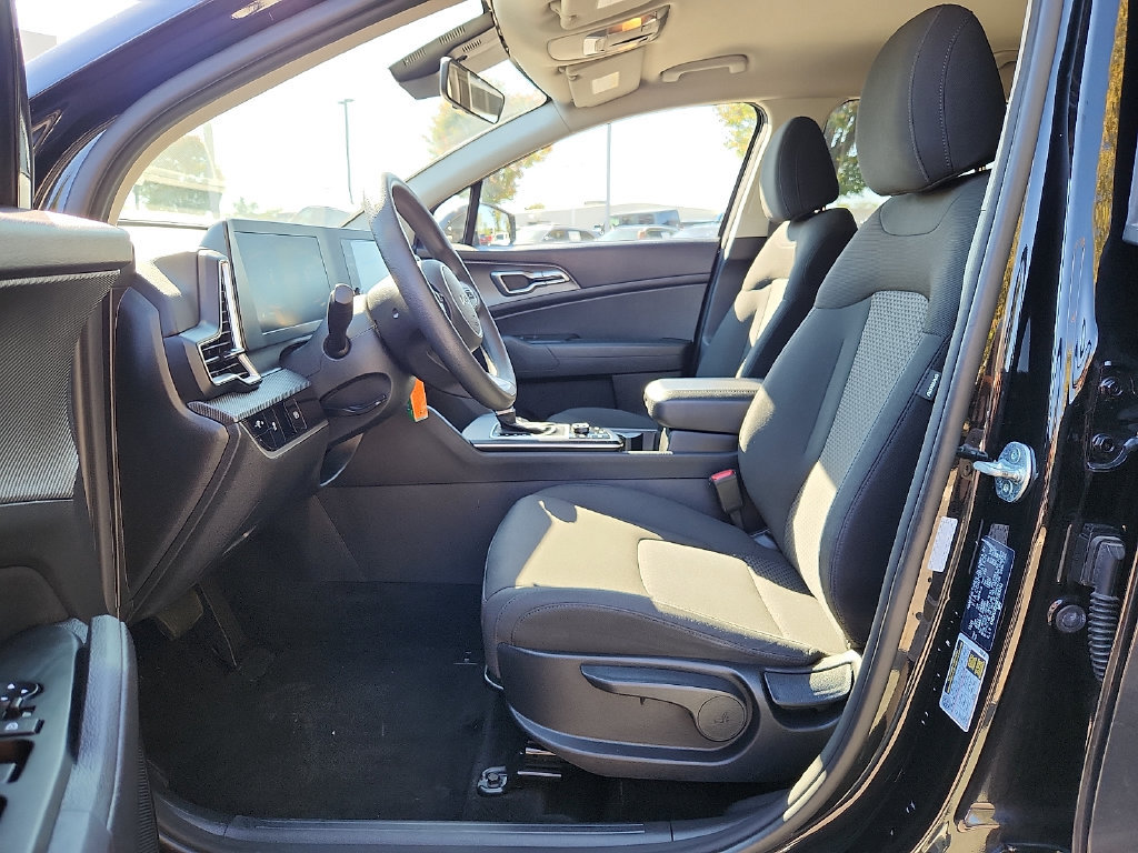 Used 2024 Kia Sportage LX FWD image 13