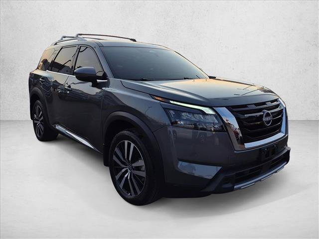 Used 2025 Nissan Pathfinder Platinum AWD/4WD image 3