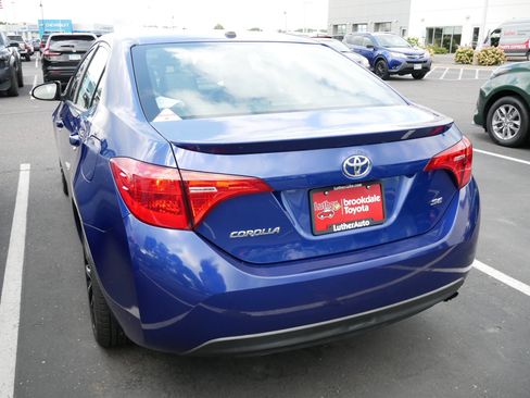 Used 2017 Toyota Corolla SE w/ SE Premium Package FWD image 7