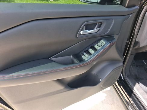 Used 2025 Nissan Rogue SV AWD/4WD image 14