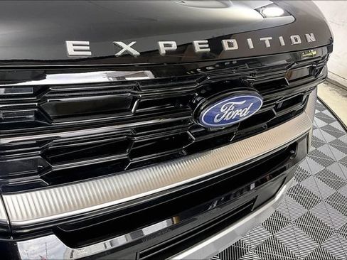 Used 2025 Ford Expedition Max Platinum AWD/4WD image 31