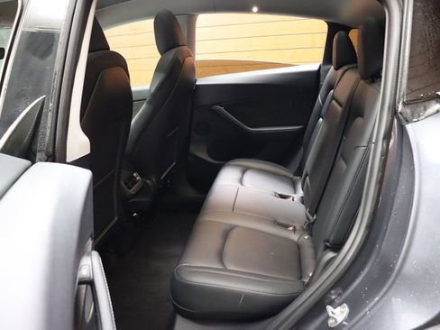 Used 2023 Tesla Model Y Long Range image 39