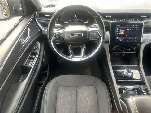 Used 2021 Jeep Grand Cherokee L Laredo w/ Luxury Tech Group I image 17