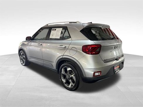 Used 2024 Hyundai Venue SEL FWD image 7