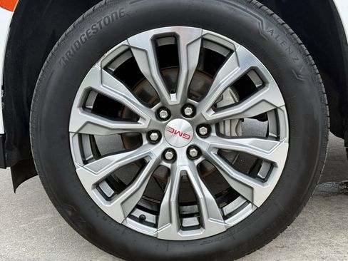 Used 2021 GMC Yukon Denali w/ Denali Premium Package RWD image 11
