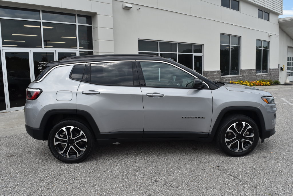 Used 2023 Jeep Compass Limited AWD/4WD image 2