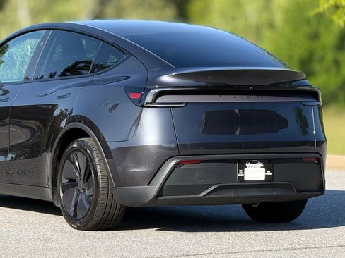 Used 2026 Tesla Model Y 2WD image 44