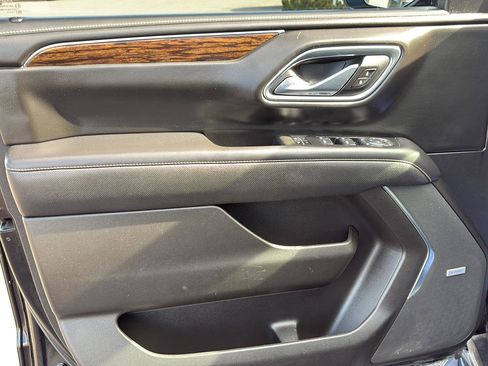 Used 2021 Chevrolet Tahoe Premier w/ Premium Package image 13