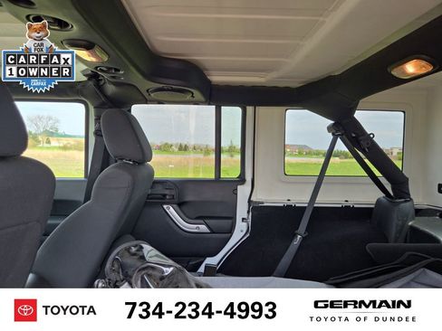 Used 2012 Jeep Wrangler Unlimited Sahara w/ Dual Top Group AWD/4WD image 19