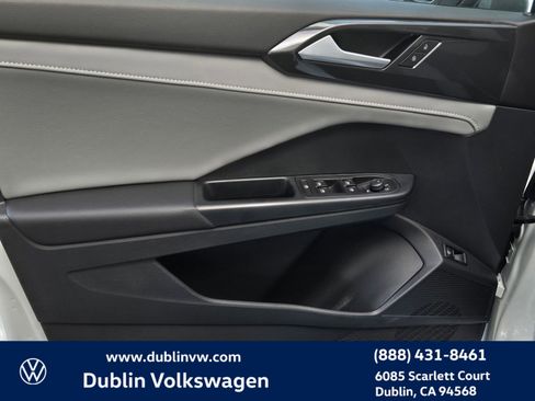 Certified 2023 Volkswagen Taos SEL image 10