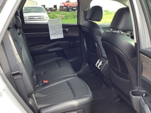 Used 2022 Kia Sorento S w/ Panoramic Sunroof Package AWD/4WD image 18