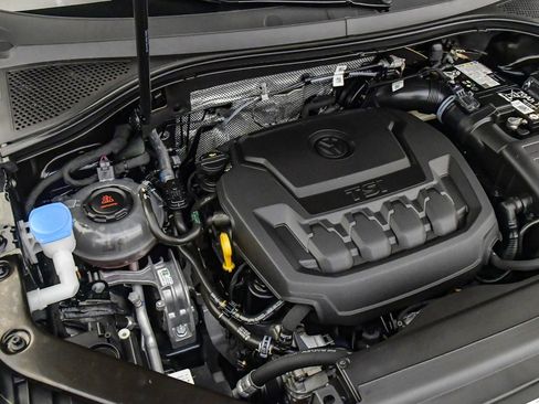 Used 2024 Volkswagen Tiguan SE image 29