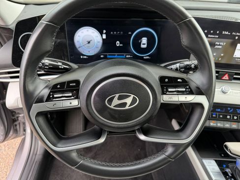 Used 2025 Hyundai Elantra Limited image 27