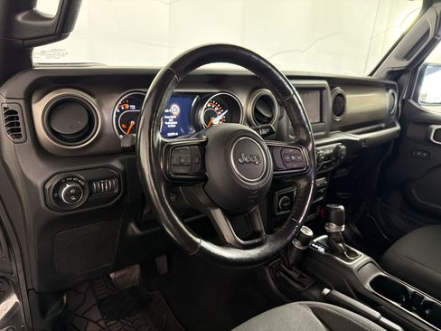 Used 2020 Jeep Gladiator Sport w/ Quick Order Package 24S AWD/4WD image 4